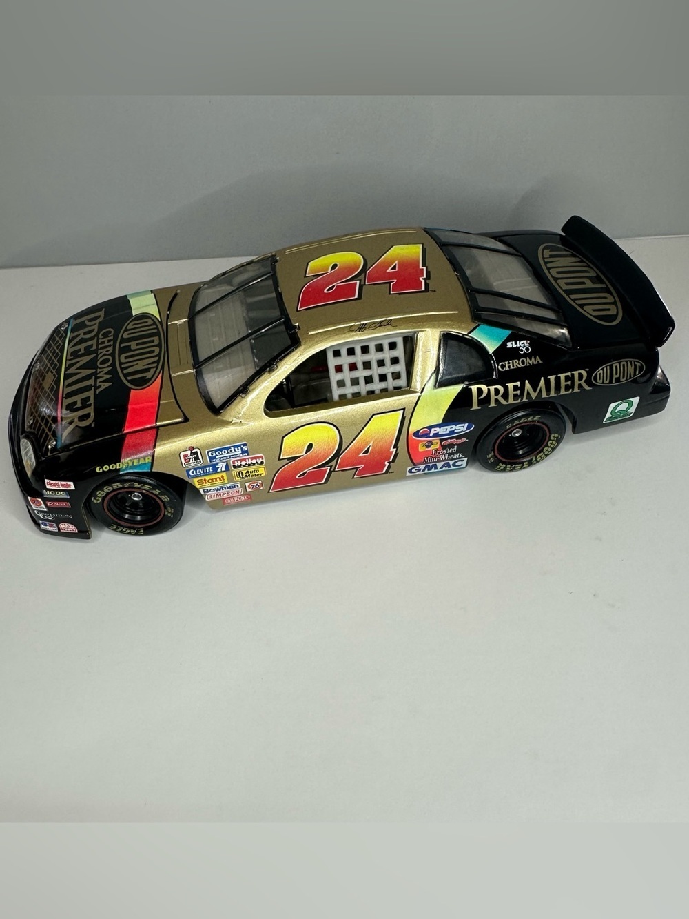Jeff Gordon #24 DuPont Chroma Premier 1997 Monte Carlo 1:24 Diecast Car